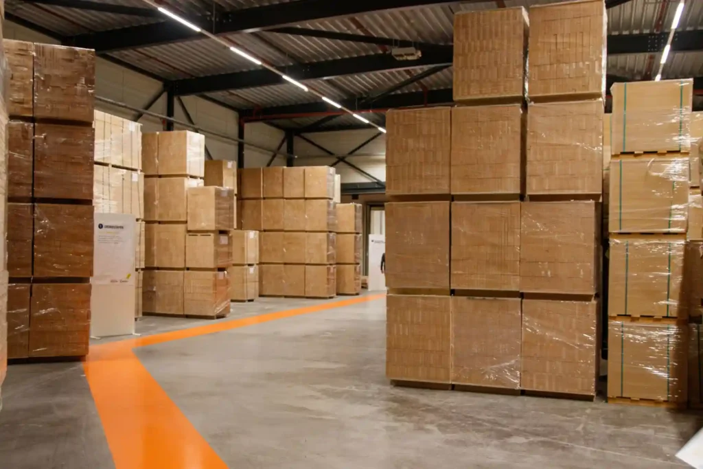 Stacked carton parcel cargo for e-commerce shipments