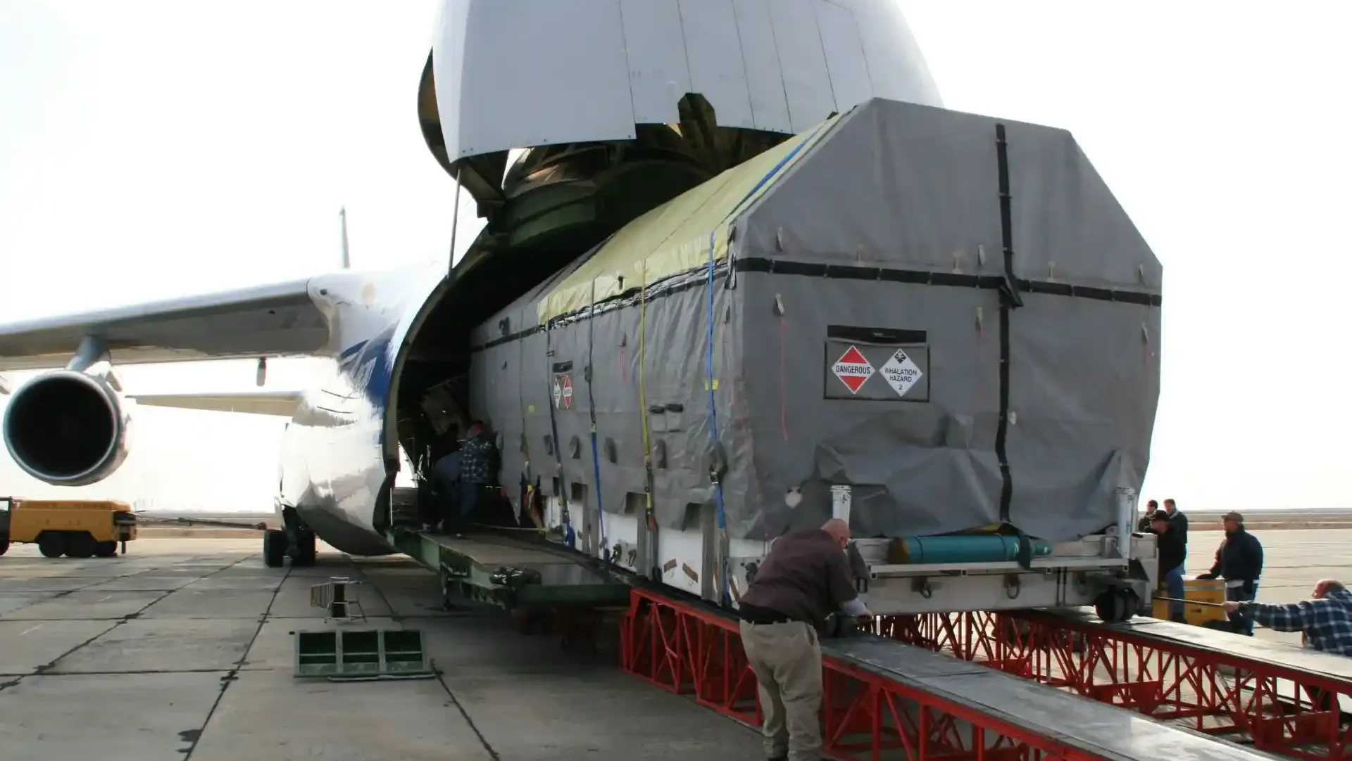 Cargo aircraft loading ULD container ground handling